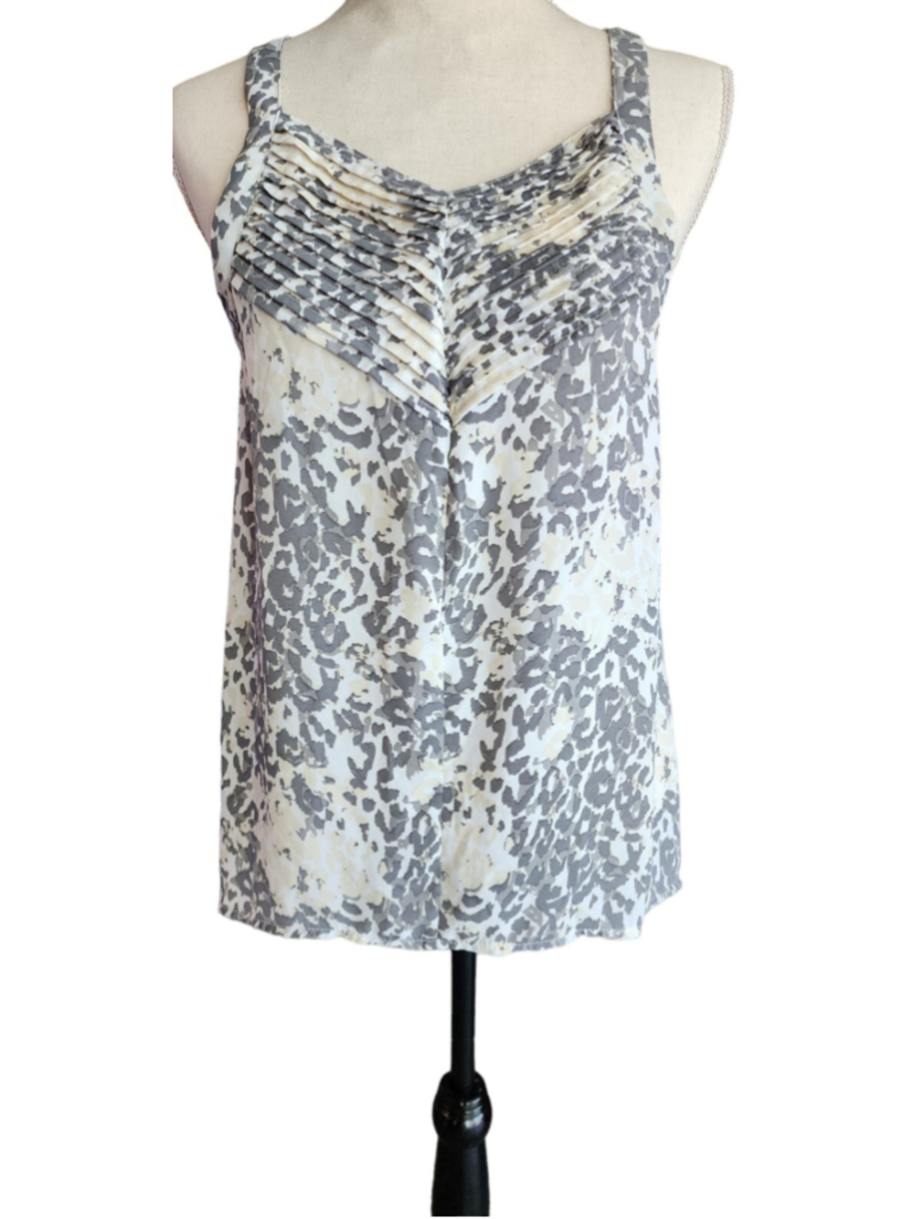 Dex 1963 Women's M Gray Leopard Print Pleated V-Neck Sleeveless Flowy Tank Top